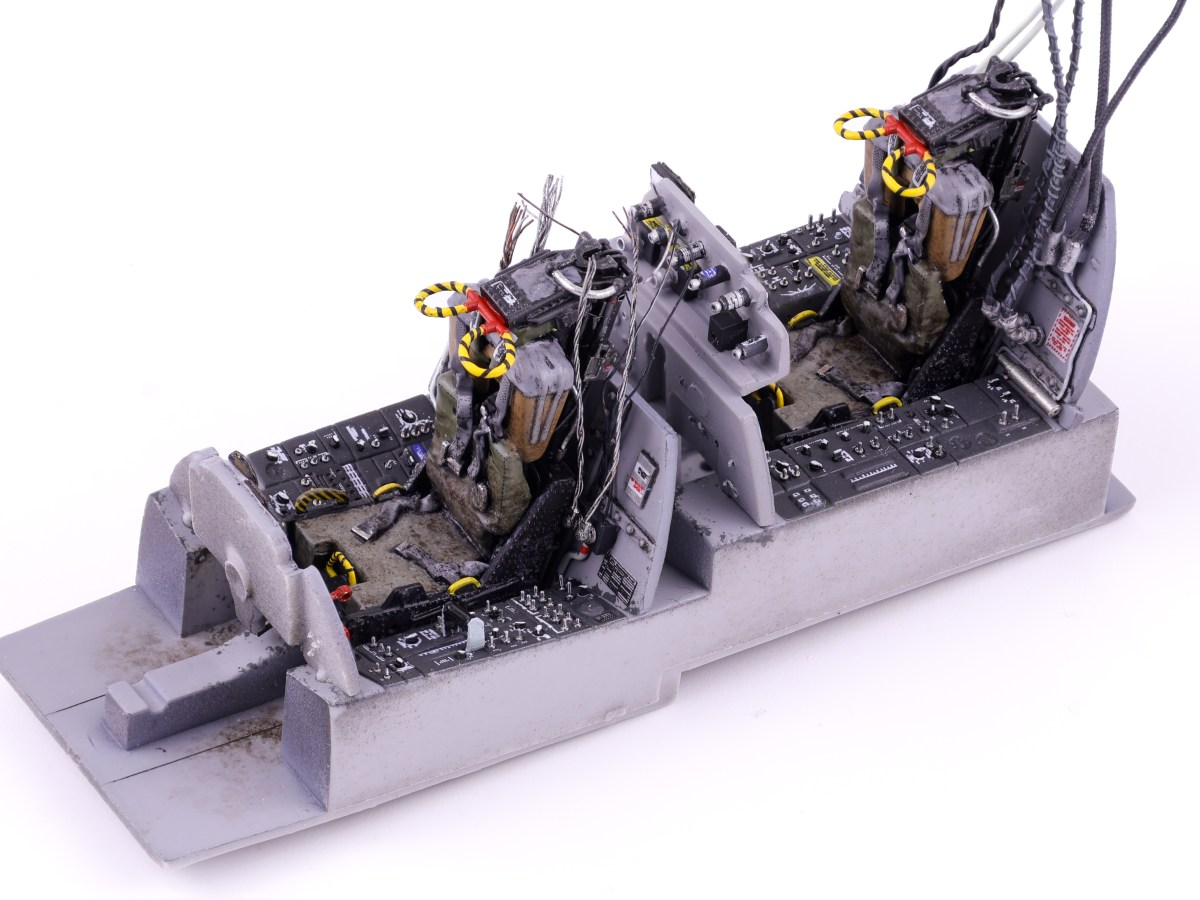RF-4E Phantom II: Cockpit&nbsp;Completion